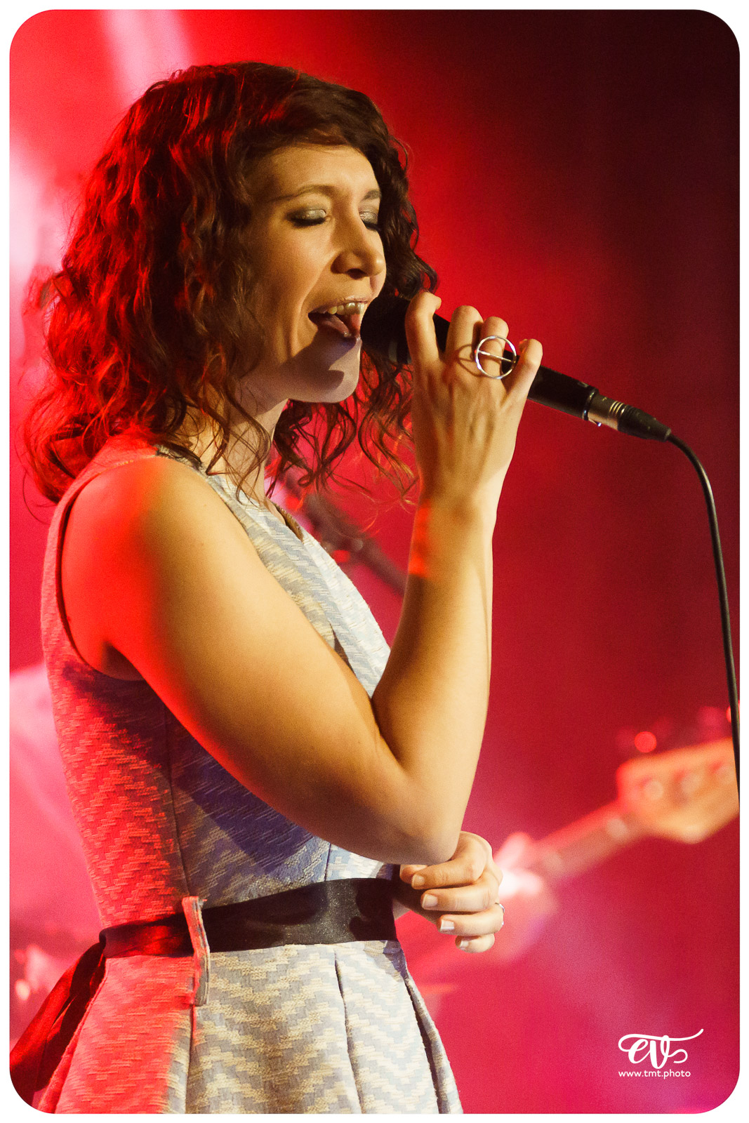 SERGE, ELEGANCE ACOUSTIQUE